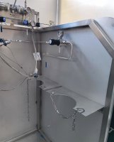 Stainless steel safety station for oxygen cylinders